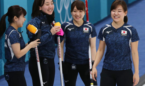 カーリング女子日本代表選手の“特技のクセ”が強すぎる…特技『耳の梱包』『荷造り』『階段の降り』