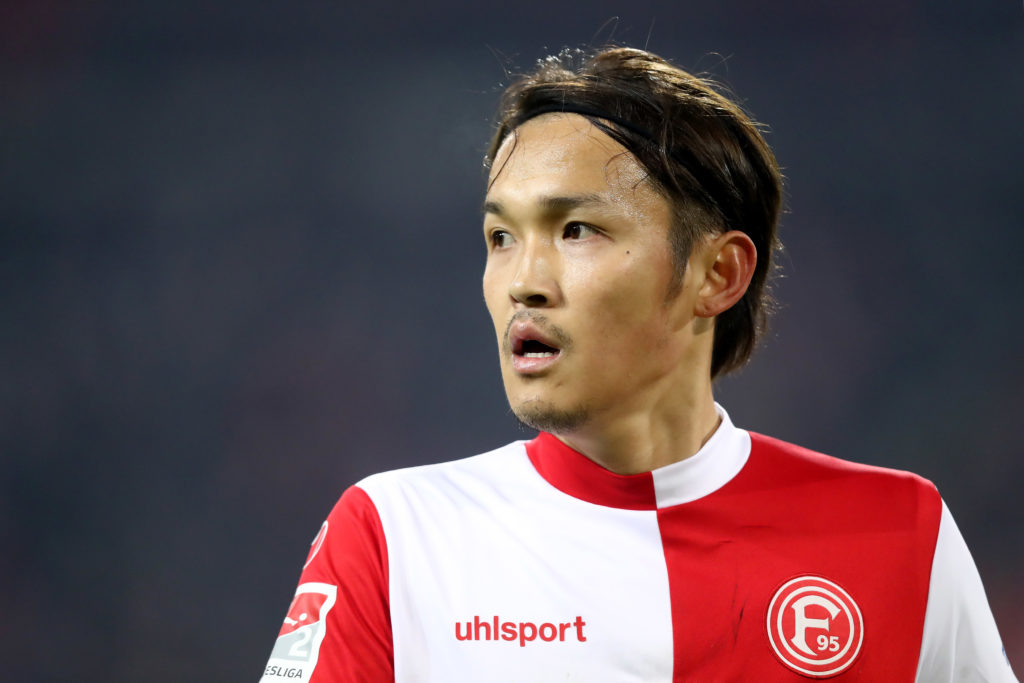 帰国の宇佐美貴史、愛娘の出迎えに幸せそうな表情を浮かべる