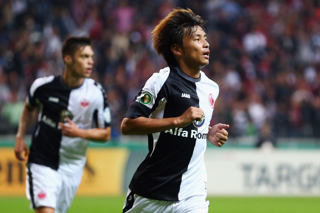 レアル所属・中井卓大くん、身長高くなりすぎ！？乾貴士が2ショットを公開