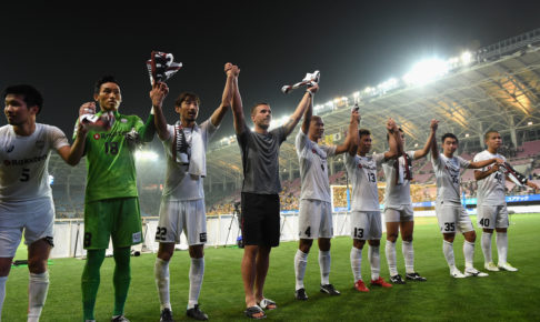 ヴィッセル神戸、最高の雰囲気で試合に臨む！2日連続の顔面ケーキ…仲の良い様子が微笑ましい