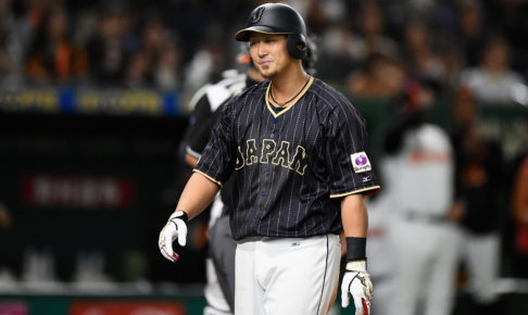 日本ハム・中田翔、西川遥輝が自身の巨大ボブルヘッド人形と2ショット撮影！「なかなか、似てると思います」