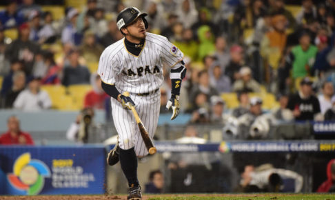 箱から飛び出す新井貴浩、照れ笑いの菊池涼介…サントリー烏龍茶限定CMがファンに大ウケ