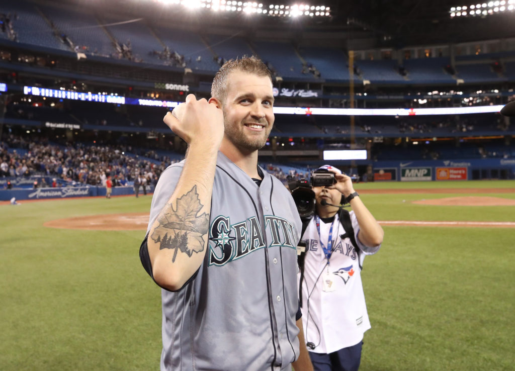 マリナーズ・パクストン、球団史上6人目のノーヒットノーラン達成！岩隈久志も祝福…"ワシ"が快挙を運んだ？