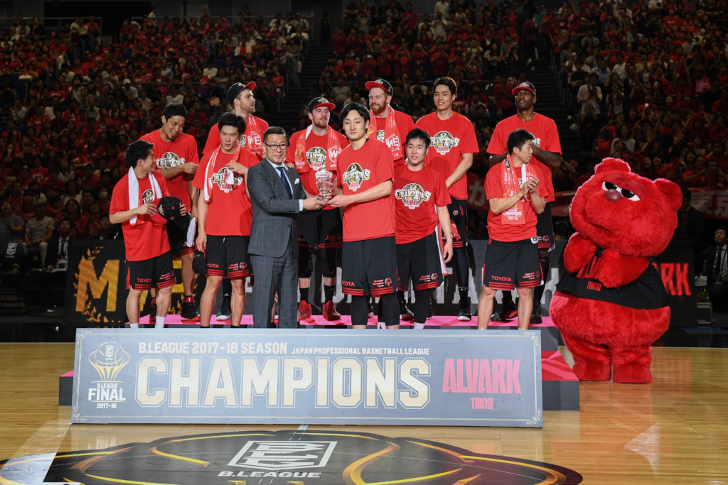 A東京、多くの人に祝福されたBリーグ優勝…中には"宇野昌磨"をきっかけに興味を持ったという人も A東京、多くの人に祝福されたBリーグ優勝…中には"宇野昌磨"をきっかけに興味を持ったという人も