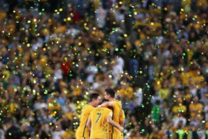SYDNEY, AUSTRALIA - NOVEMBER 15:  Australian Socceroos celebrate victory at fulltime during the 2018 FIFA World Cup Qualifiers Leg 2 match between the Australian Socceroos and Honduras at ANZ Stadium on November 15, 2017 in Sydney, Australia.  (Photo by Matt King/Getty Images)