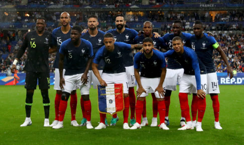 ロシア入りしたフランス代表の仲が良さそう…勝利ポーズの練習なども ロシア入りしたフランス代表の仲が良さそう…勝利ポーズの練習なども