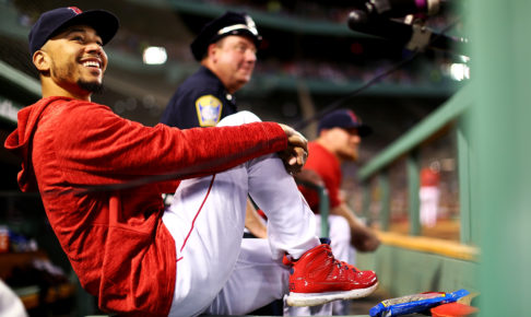 ボストン・レッドソックスのベッツ、ボウリングが上手すぎて表彰される…ワールドシリーズでパーフェクトゲーム達成