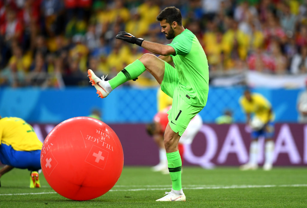 【ロシアW杯、ブラジルVSスイス】容赦なき風船へのかかと落とし「この試合のMVPはアリソンだろ」 【ロシアW杯、ブラジルVSスイス】容赦なき風船へのかかと落とし「この試合のMVPはアリソンだろ」