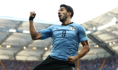 ウルグアイ代表・スアレス、夫人の第3子妊娠を公表…試合には子供たちが応援に ウルグアイ代表・スアレス、夫人の第3子妊娠を公表…試合には子供たちが応援に