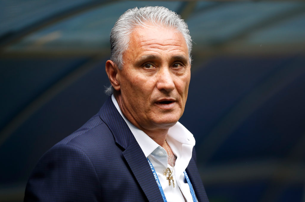 ブラジル代表・チッチ監督、喜びすぎてコケる…SNS上では「チッチ監督かわいい」