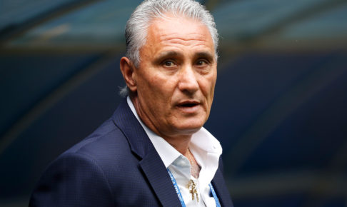 ブラジル代表・チッチ監督、喜びすぎてコケる…SNS上では「チッチ監督かわいい」 ブラジル代表・チッチ監督、喜びすぎてコケる…SNS上では「チッチ監督かわいい」