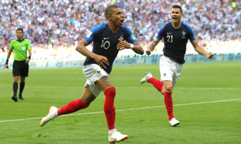 エムバペ(ムバッペ)、“怪物”ロナウドばりの快足を見せつける…1試合2発は“王様”以来60年ぶりの記録 エムバペ(ムバッペ)、“怪物”ロナウドばりの快足を見せつける…1試合2発は“王様”以来60年ぶりの記録