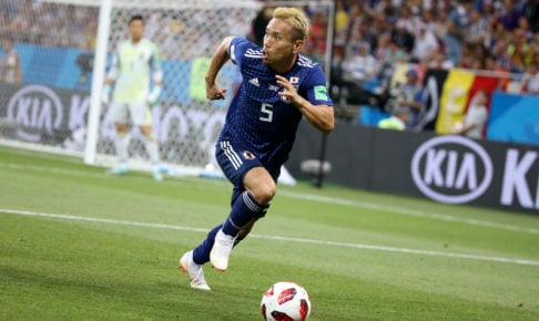 長友佑都、長男がすでに体幹トレーニングを開始か…可愛すぎる写真にファンも感激