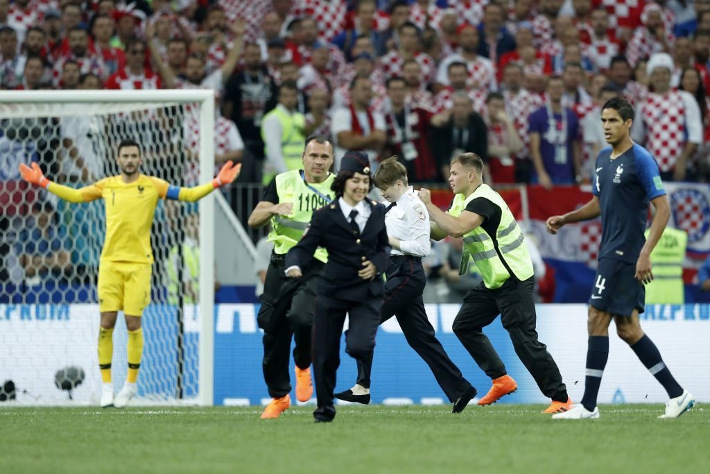 W杯決勝に乱入したのはパンク集団プッシー・ライオット…過去にはソチ五輪でプーチン批判