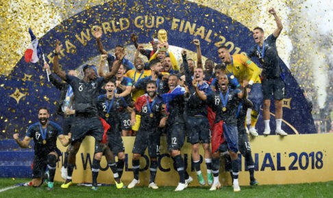 フランスが20年ぶりのW杯優勝!表彰式の様子が『ナウシカ』っぽいと話題に フランスが20年ぶりのW杯優勝!表彰式の様子が『ナウシカ』っぽいと話題に