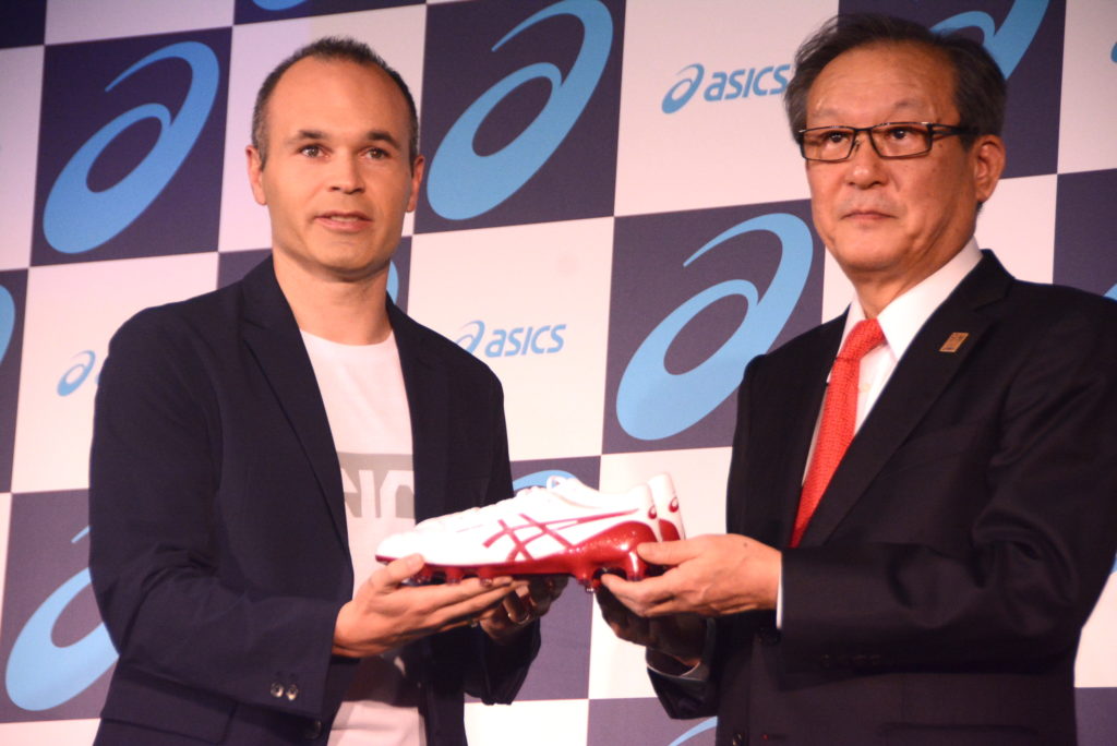 イニエスタ「僕は1人では何もできない。チームが僕を必要としているように、僕もチームを必要としている」