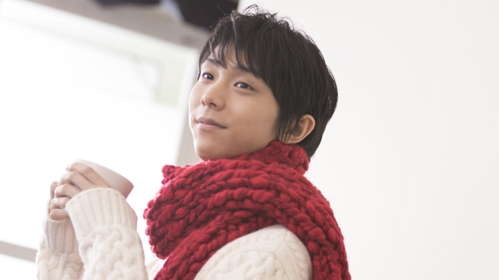 羽生結弦、撮影休憩中は自分を象ったマドラーで一人遊び……？ロッテ「ホットガーナ」の新CMに出演
