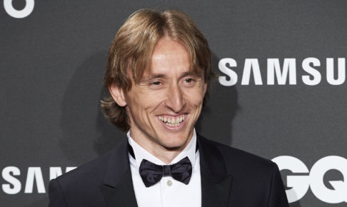 モドリッチの印象的なヘアースタイル…過去には短髪だった経験もあり！ヨハン・クライフとの共通点も