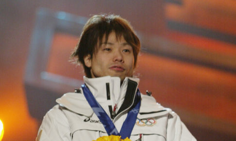 清水宏保ってどんな人？長野五輪で金メダル獲得の日本初のプロスケーター