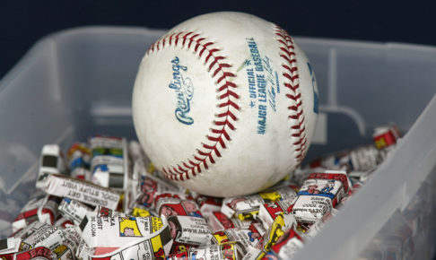 自主トレ中の近藤健介、毎晩恒例のUNO大会で盛り上がる…淺間大基のパジャマ姿に注目が集まる場面も