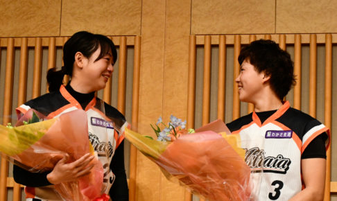 青木宣親からのメッセージや「永遠のライバル」のサプライズに涙が止まらない…川端友紀・楢岡美和送別会レポ