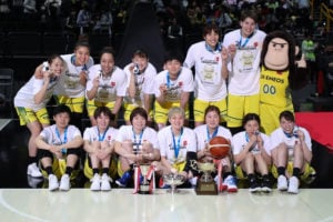 サンフラワーズの「小顔効果ポーズ」が斬新すぎる