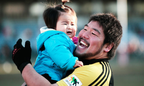 畠山健介、結婚記念日に夫婦お揃いのスニーカー　ファンからは「素敵夫婦」