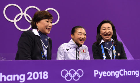 崩れ落ちる坂本花織の横で、中野コーチが厳しくも愛のある発言…2人の関係性が話題に