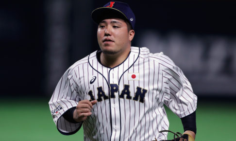 山川穂高、力士の横で「どすこいポーズ」披露