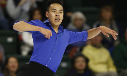 ナム・グエンがヘビに巻き付かれる…ファン心配も本人は「ハイファッション」