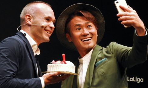 イニエスタ、ナオト・インティライミとSNSについて語る　二人でセルフィーも
