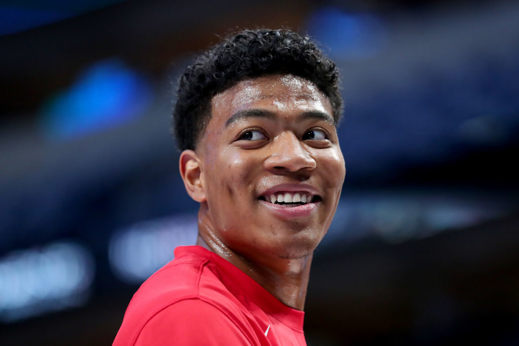 八村塁、同僚の誕生日に歌声を披露「たんじょうび～おめでと～」　NBAデビューは“ダブルダブル”