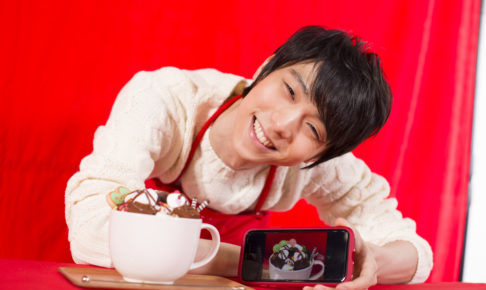 【メイキング写真多数】羽生結弦、『ホットガーナ』新CMで“昔の自分”と共演　撮影現場レポート＆撮影後インタビュー