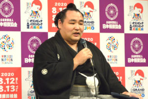 横綱・鶴竜が五輪場所に向けて英語で挨拶 「全力士が全力で取り組み、皆様をおもてなししたい」