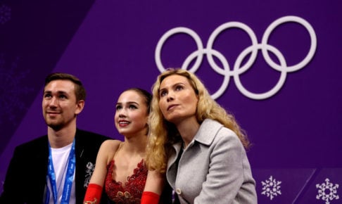 エテリ・トゥトベリーゼが新型コロナウイルスへの注意を呼びかけ　マスク姿の選手たちと