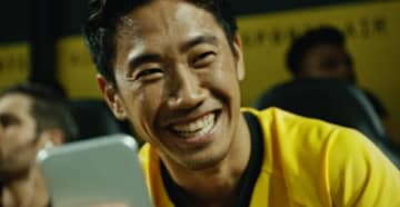 香川真司、「SPORTS BULL」のCMに登場！メイキングが面白いぞ