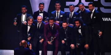 イニエスタは絶対いい人！FIFA授賞式でひっそりとやっていた「手回し」とは