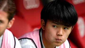 久保建英、小競り合いで「相手選手をなだめるシーン」がこれ