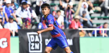 久保建英、26歳年上の川口能活を脅かす！「右足シュート」でポスト強襲