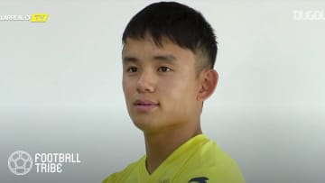 久保建英、ビジャレアル加入正式発表。契約時の様子