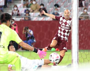 神戸が前日に監督退任も勝利！公式戦9試合ぶり　イニエスタ今季初ゴール、古橋2発