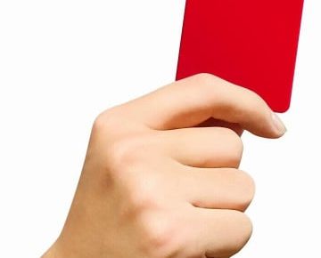 なぜ久保建英は退場したのか？取り消しの可能性は？　賛否の「2枚目イエロー」を審判批評家が分析