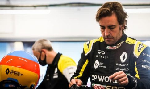 アロンソがF1復帰を前に交通事故で入院。あごを骨折との報道も