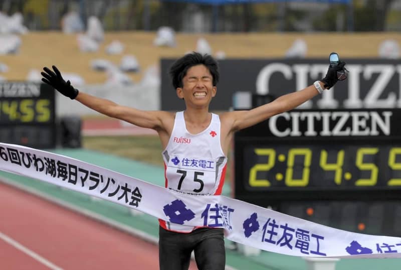 マラソン日本新記録、鈴木健吾「びわ湖毎日」V 2時間4分台の快挙 マラソン日本新記録、鈴木健吾「びわ湖毎日」V 2時間4分台の快挙