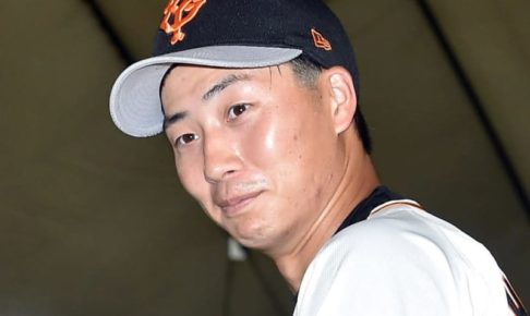巨人・広岡が“移籍1号”古巣ヤクルト・石山から左翼席上段へ