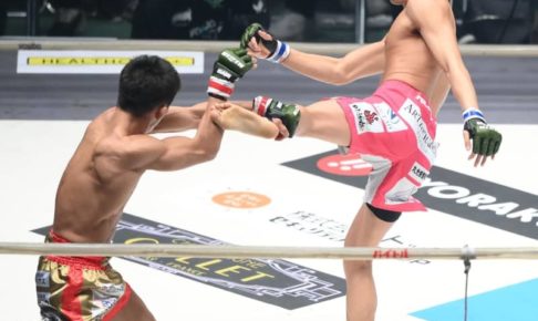 RIZIN・山本聖悟“恩人”朝倉未来に恩返し星ならず…飛び膝蹴り撃墜されKO負け