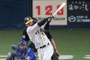 阪神2連勝で2カードぶり勝ち越し　佐藤輝に代わって先発した陽川が決勝打