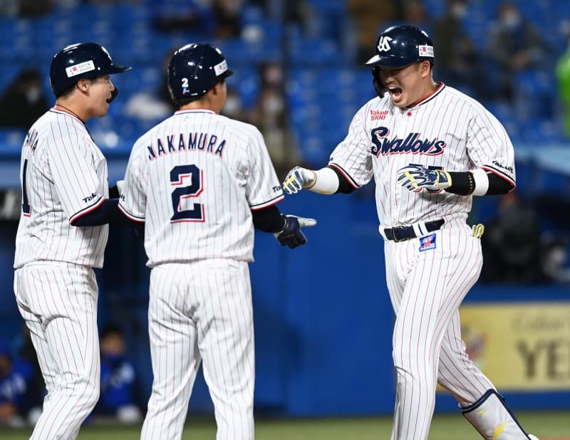 ヤクルト快勝“村上様”特大3ランに投手陣も1失点の奮闘 DeNAは4連敗… ヤクルト快勝“村上様”特大3ランに投手陣も1失点の奮闘 DeNAは4連敗…