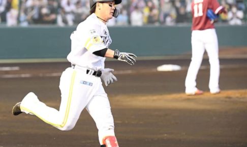 ソフトバンクが「キタキュー男」甲斐の大爆発で楽天に快勝