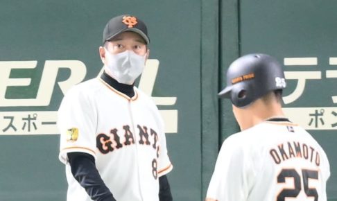 巨人原監督「あれは非常にボーンヘッド」アウトカウント勘違い？岡本和のミスをバッサリ